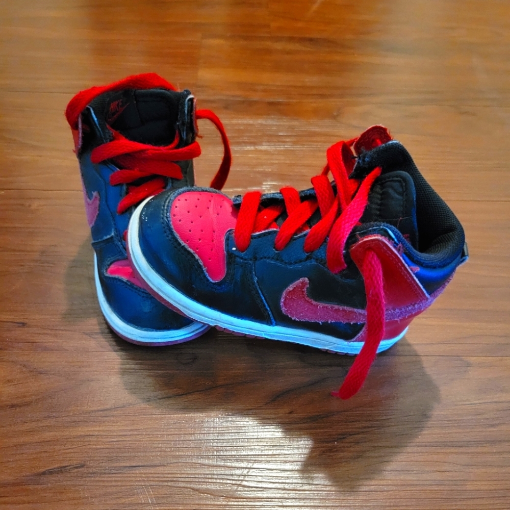 Toddler Nike shoes